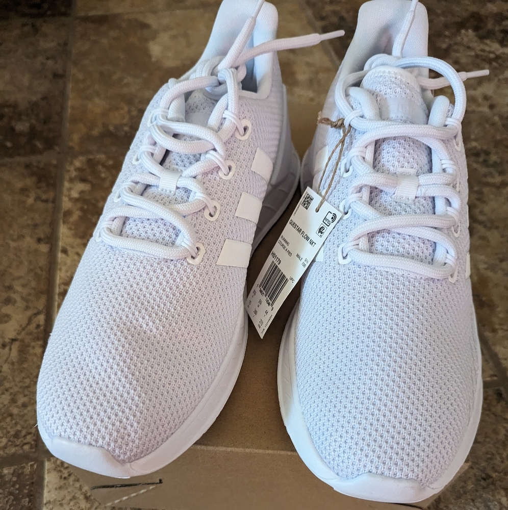 Men's sz 10 Adidas Questar Flo Shoes